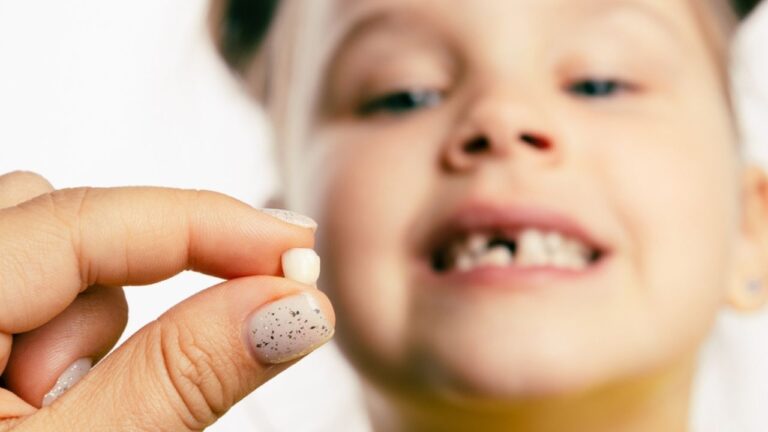 Saiba como tirar dente de leite da maneira correta e mais!