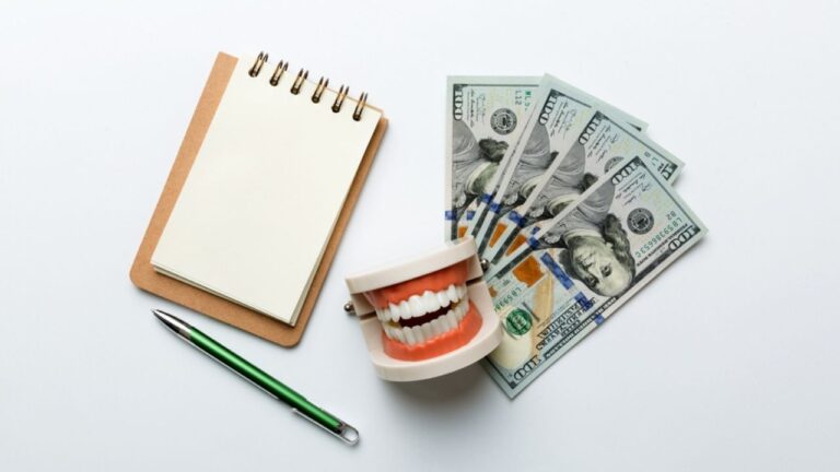 Prótese dentária preço: confira o valor dos principais tipos
