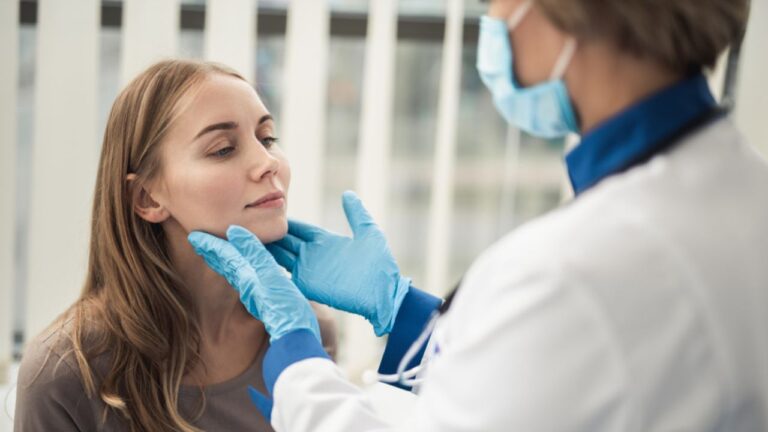 Como tratar amigdalite viral e bacteriana? Confira aqui!