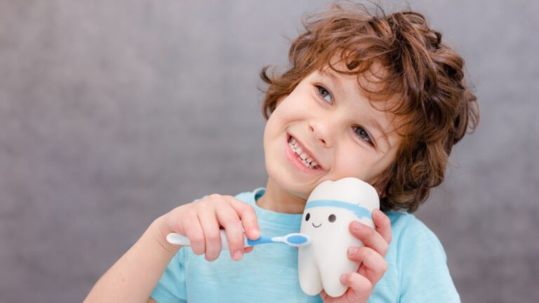 Dentes decíduos: o que são, quando surgem e como cuidar!