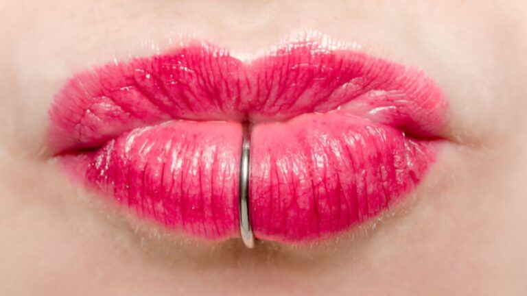 Piercing na boca labret: o guia completo sobre o assunto!