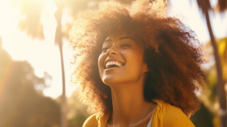 140 frases sobre sorriso: para legenda de foto, status e bio
