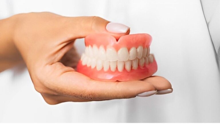 Quanto custa uma dentadura: saiba o preço e o que influencia