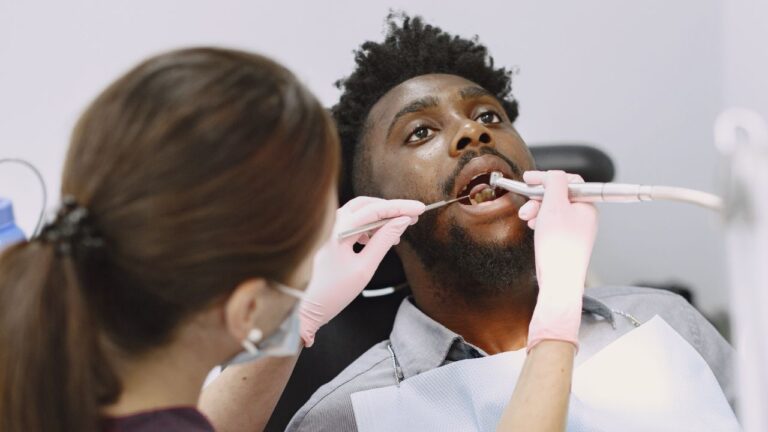 Dente latejando: causas, tratamentos e prevenção